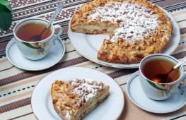 Wie man bulgarischen Apfelkuchen kocht Bewertungen von bulgarischem Apfelkuchen mit Grieß